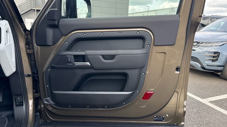 Land Rover Defender 3.0 D250 X-Dynamic SE 90 3dr Auto [6 Seat] Diesel Estate